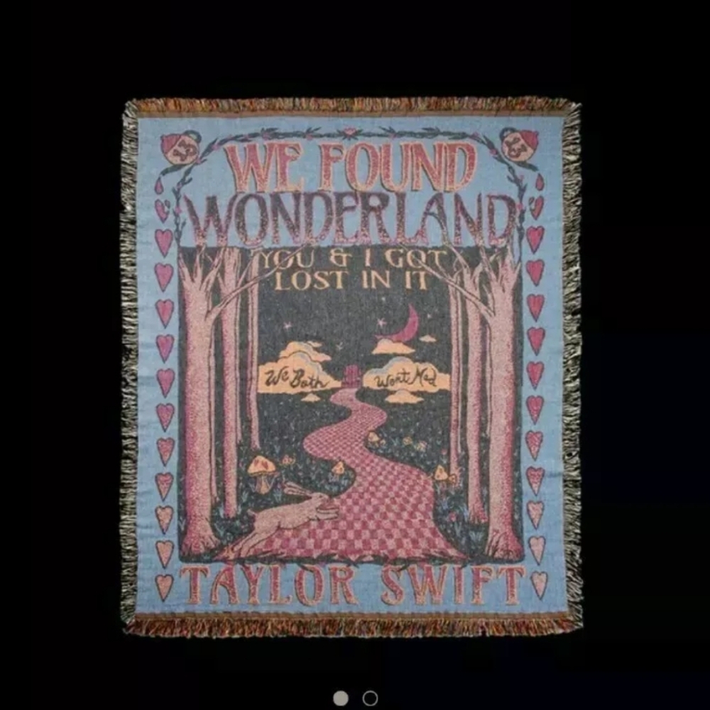 New Taylor Swift We Found Wonderland blanket